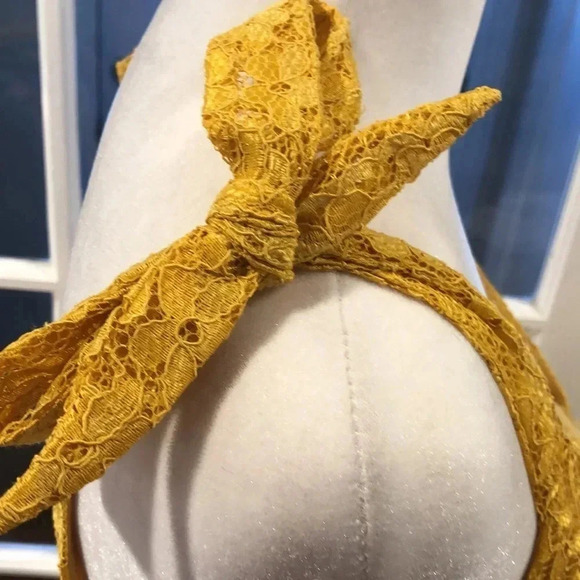 Lush yellow sleeveless lace top. Size L - Picture 3 of 9